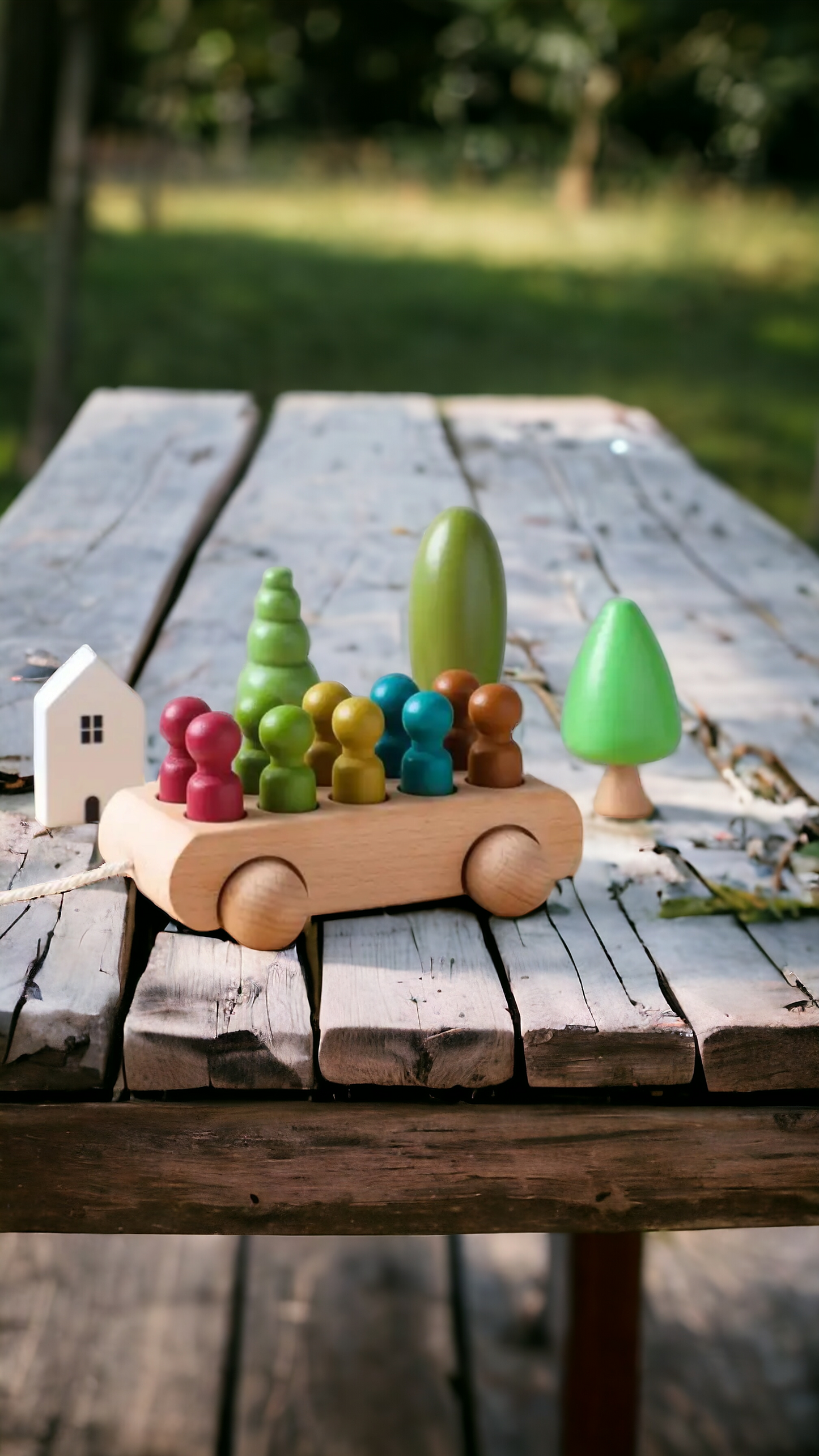 10 Wooden Peg Dolls and Pull Cart